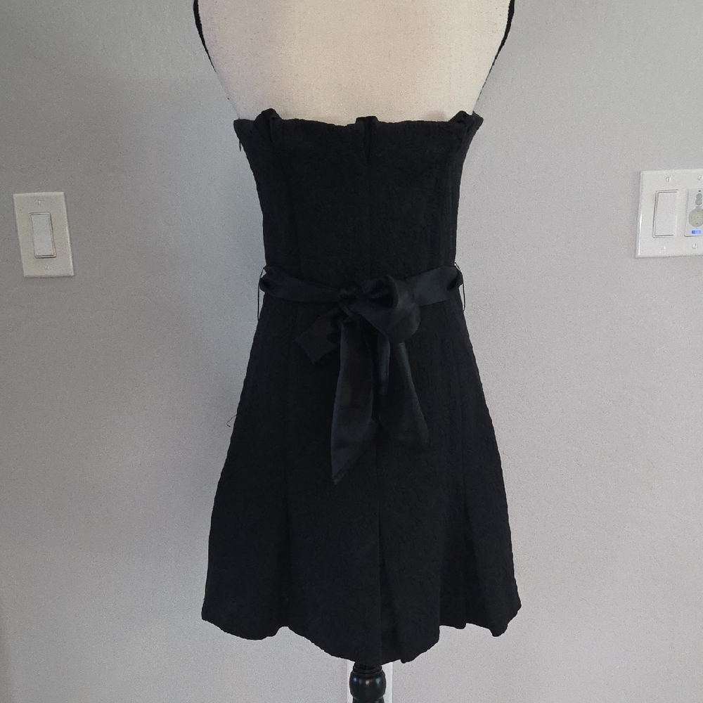 To the Max Woman's Black Floral Embroidered Strapless Pleated Party Dress Size 8 - Picture 4 of 10